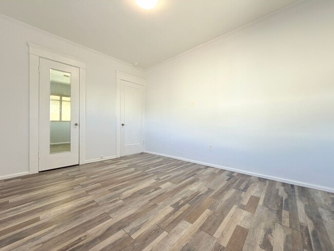 Building Photo - 1007 De Foe St