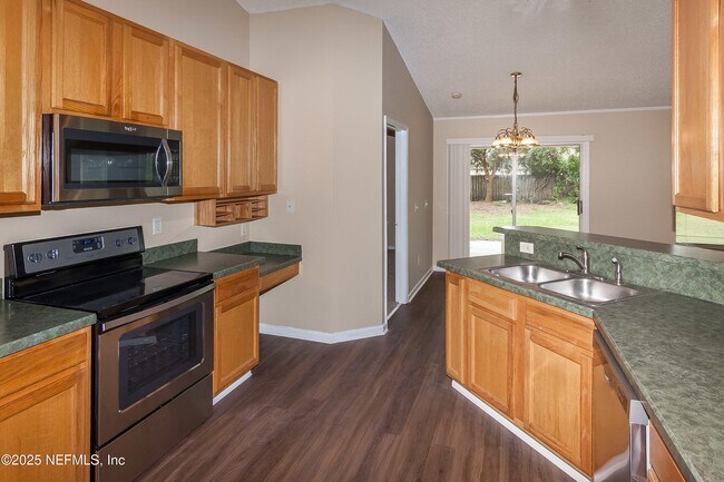 Building Photo - 1282 Summit Oaks Dr E