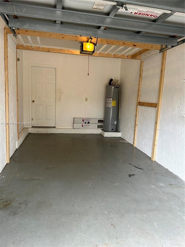 Building Photo - 791 NW 170th Terrace