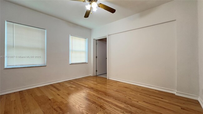 Building Photo - 1520 NE 108th St