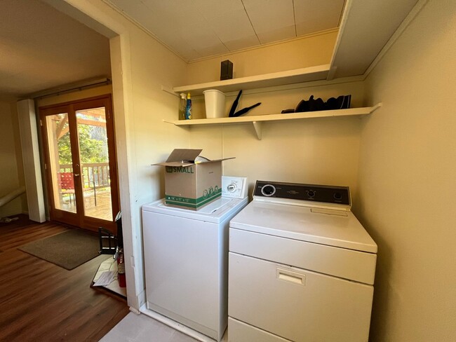 Building Photo - 2 Bed 2 Bath House with Breathtaking View ...