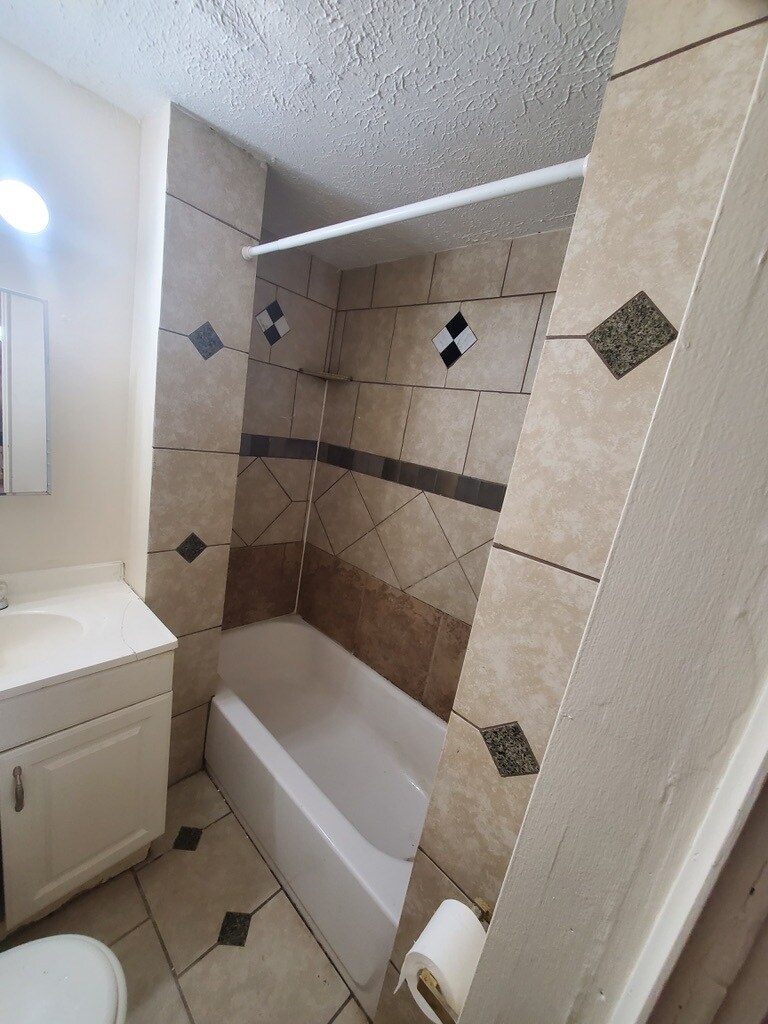 Building Photo - 370 Cole Ave