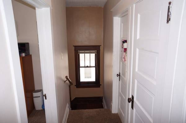 Building Photo - AVAILABLE JUNE - 3 Bed 1 Bath w/ Bonus Att...