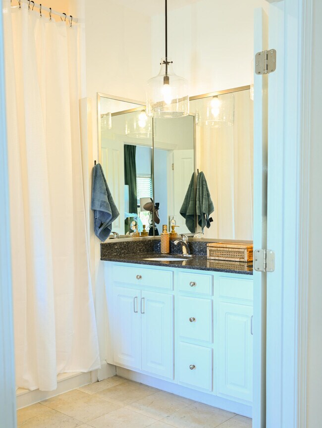 Building Photo - 90 Southaven Cir