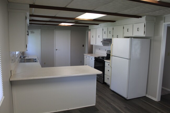 Building Photo - 3-4 Bedroom Cloverdale Home in a Quiet Cou...