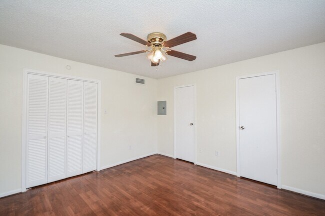 Building Photo - 2120 El Paseo St