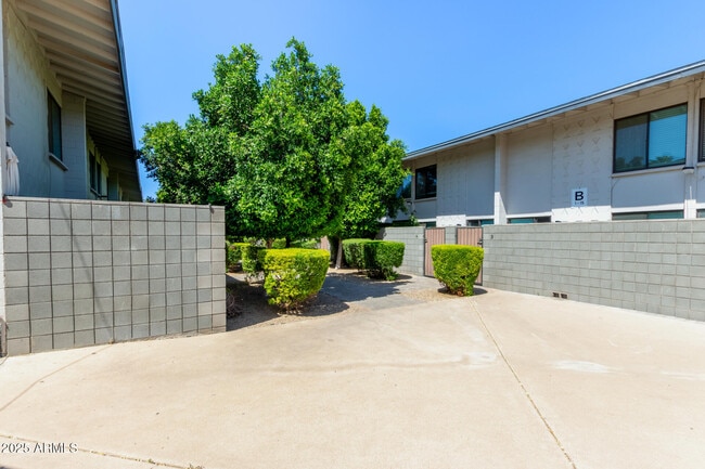 Building Photo - 4220 E Almeria Rd