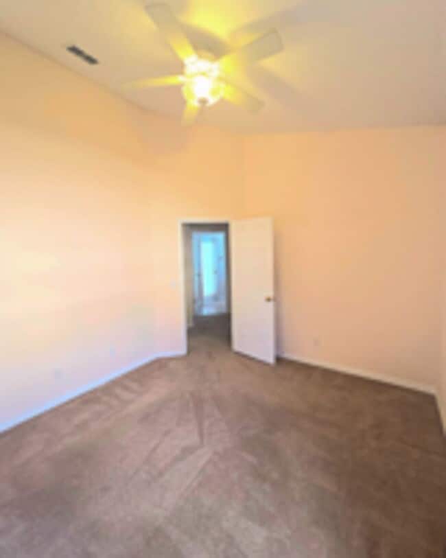 Building Photo - 691 Lakeworth Cir