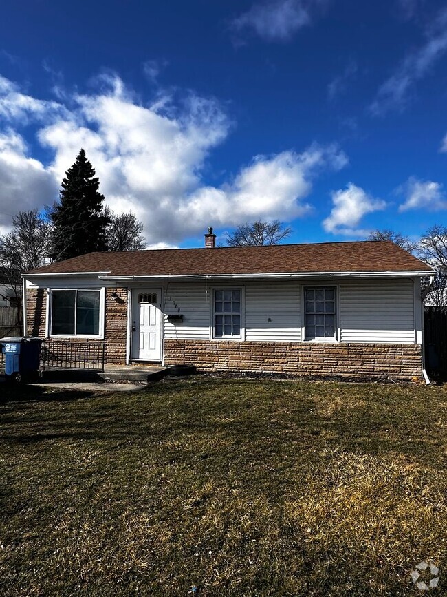 Building Photo - 3 Bedroom Home