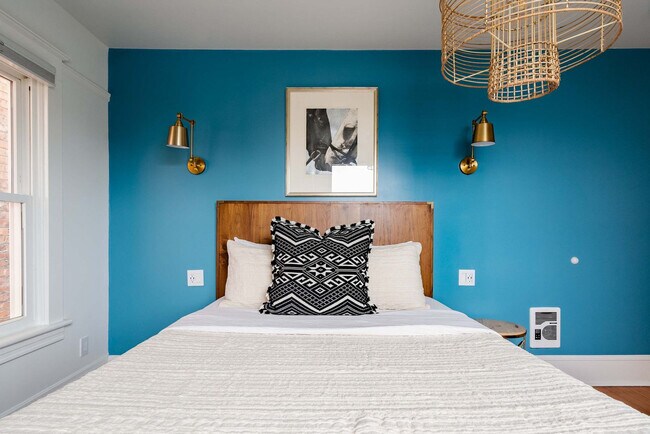 Building Photo - 18 NW 22nd Pl