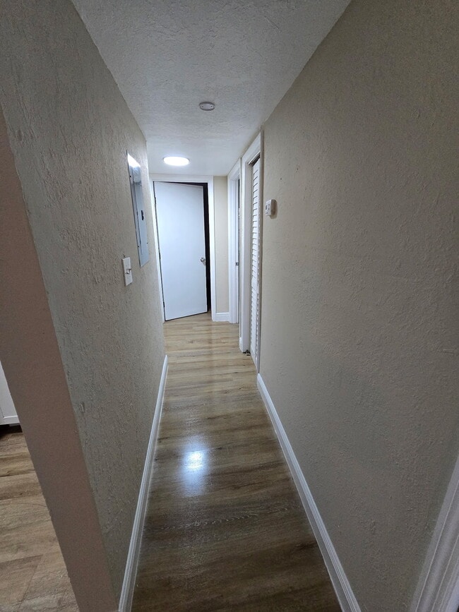 Building Photo - 1152 W 22nd St