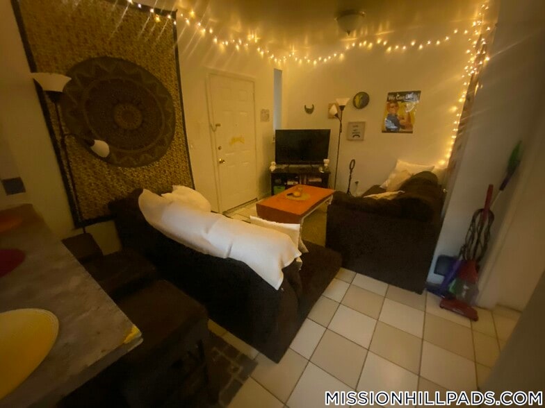 Building Photo - 715 Parker St