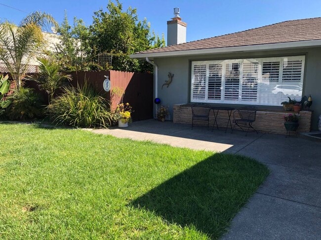 Building Photo - 158 S Hartson St