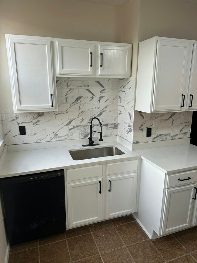 Building Photo - 1753 Courtland Ave