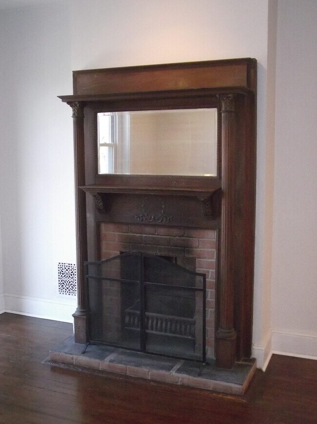 /fiewokXW WURG 100 YEAR OLD MANTLE - 1419 E Capitol St SE