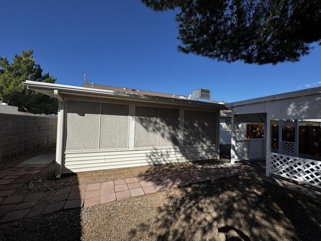 Building Photo - 980 Canyon Hills Rd