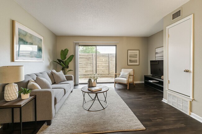 Building Photo - 609 S 5th St