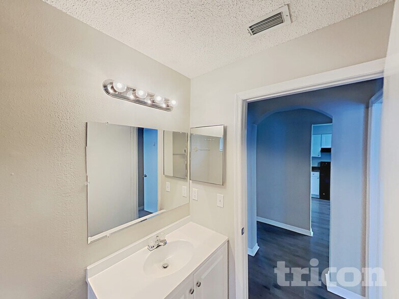 Building Photo - 4432 Country Hills Blvd