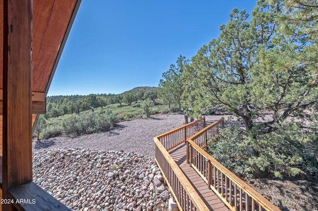 Building Photo - 6823 Fara Dr