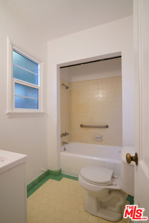 Building Photo - 4164 Stansbury Ave