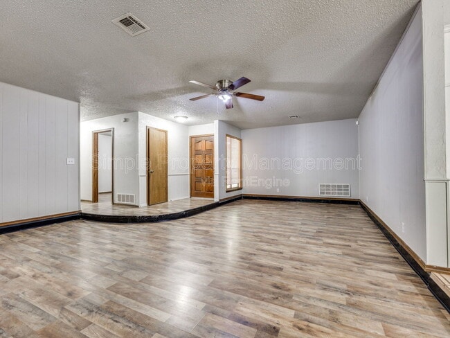 Building Photo - 1706 High Meadows Dr