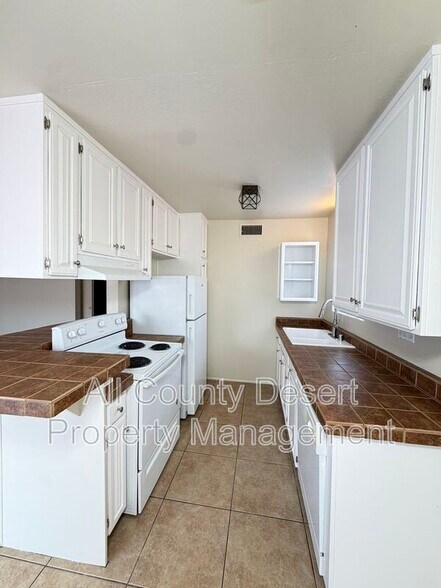 Building Photo - 550 El Cielo Rd