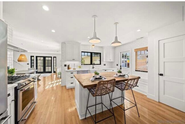 Building Photo - 229 Carnation Ave