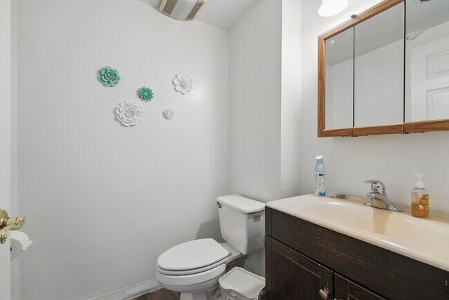 Building Photo - 4 bed, 1.5 bath Southside Flats Apartment!
