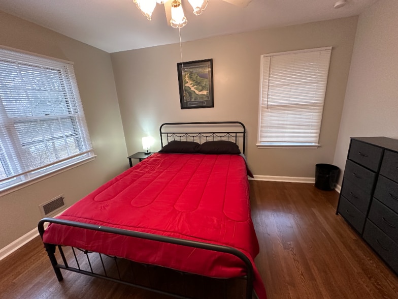 Building Photo - 2135 Vista Dale Ct