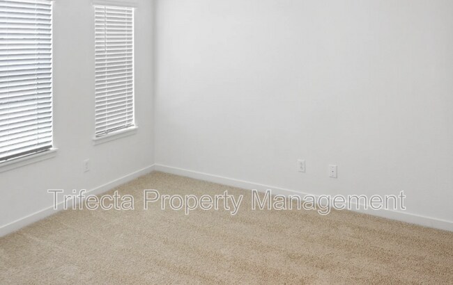 Building Photo - 628 Thoroughbred Ln