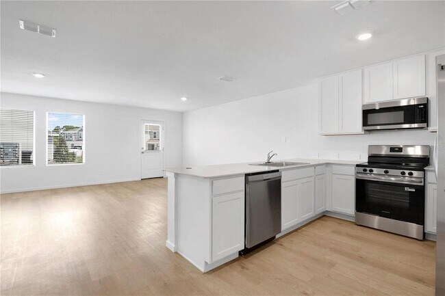 Building Photo - 975 Phoenix St