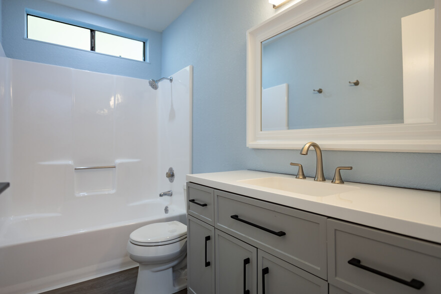 Building Photo - 1577 London Cir