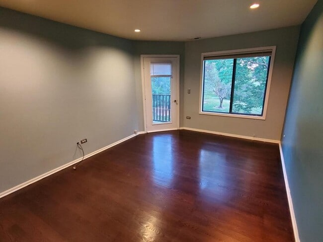 Building Photo - 357 Bloomfield Ln