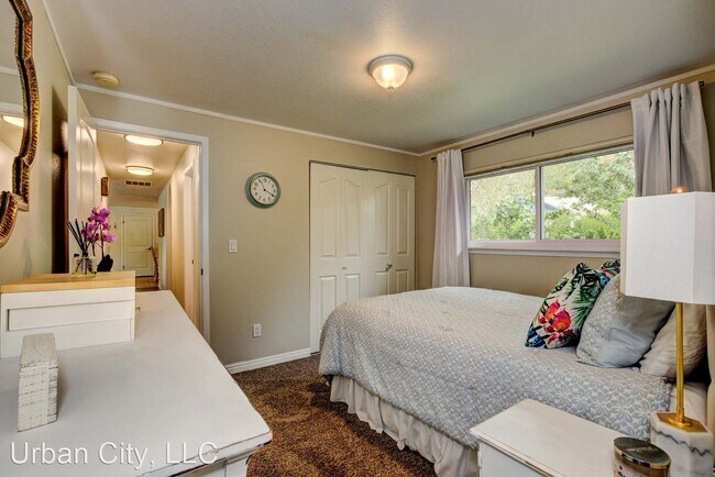 Building Photo - 3 br, 1 bath House - 1125 Wild Phlox