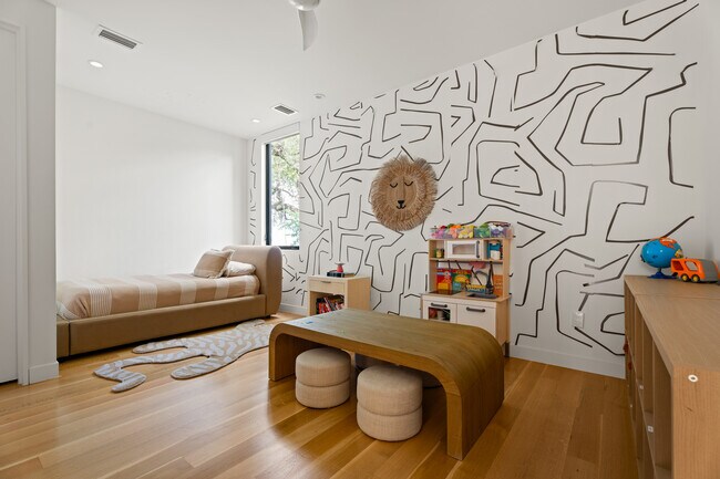 Building Photo - 2210 Westlake Dr