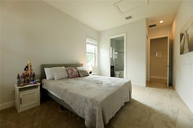 Building Photo - 15161 Canoe Pl
