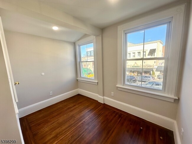 Building Photo - 328 Bloomfield Ave