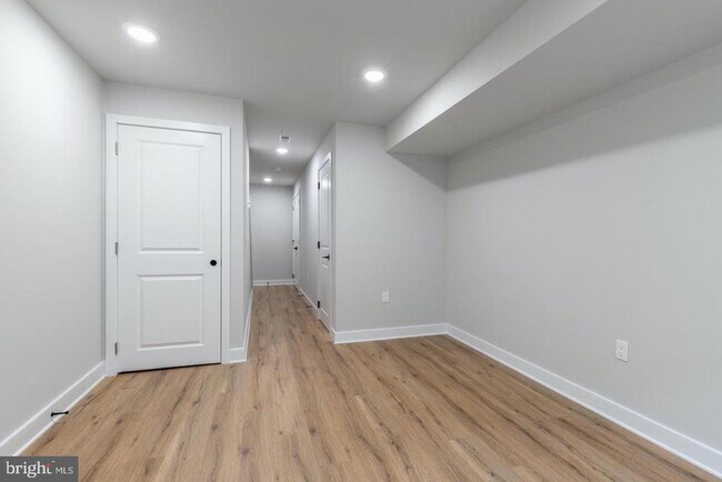 Building Photo - 2121 Bellmore St