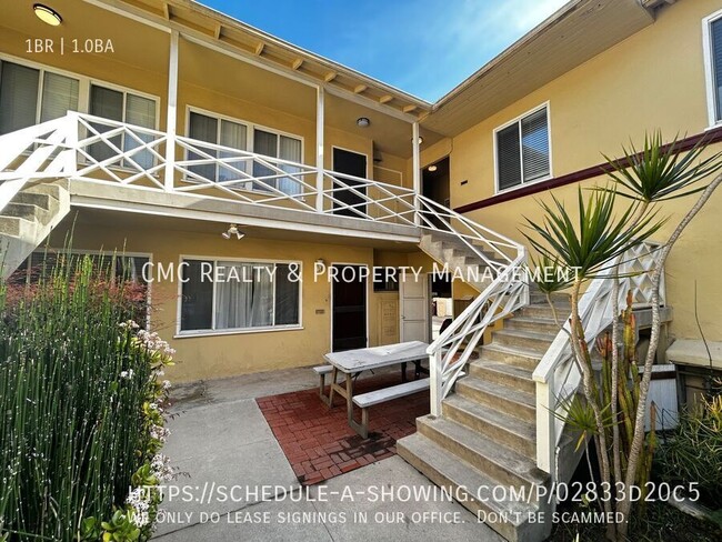 Building Photo - Charming 1 bed/bath CLOSE to BEACH