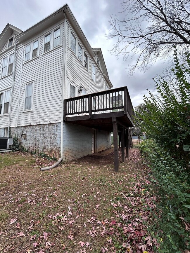 Building Photo - 1416 Campbell Ave SW