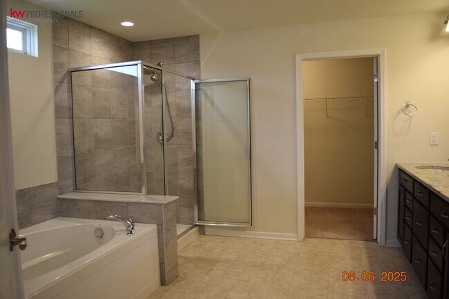 Building Photo - 49603 Shoreline Dr