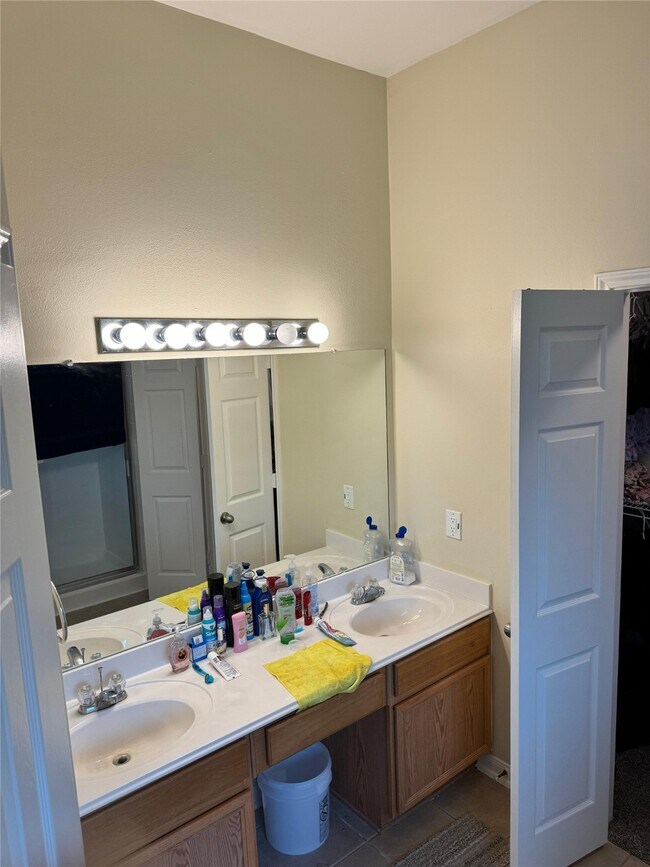 Building Photo - 835 Dracena Ct