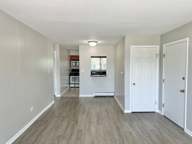 Building Photo - 3404 Maple Ave