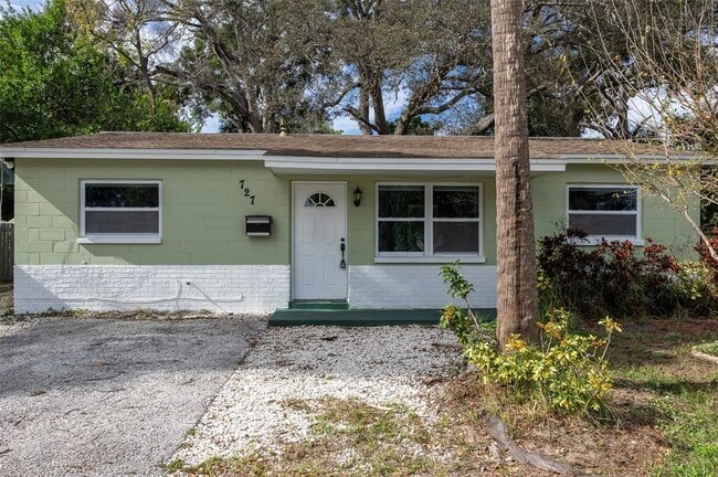 Building Photo - 727 14th St S