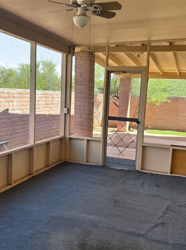 Building Photo - 1401 S Moonlight Dr