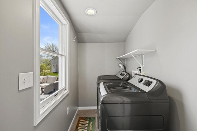 Building Photo - 930 Henry St