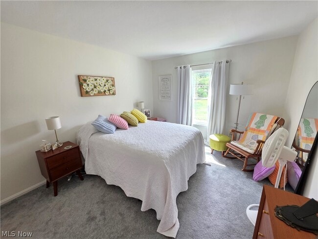 Building Photo - 6995 Carriage Hill Dr