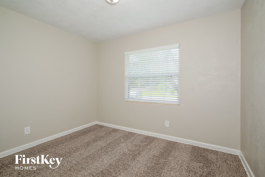 Building Photo - 3044 Yanlee Ln