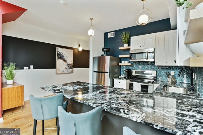 Building Photo - 208 12th St NE