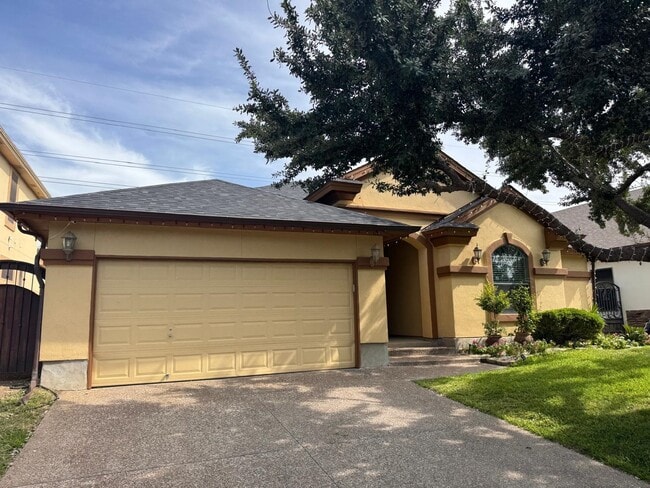 Building Photo - 705 Puig Dr